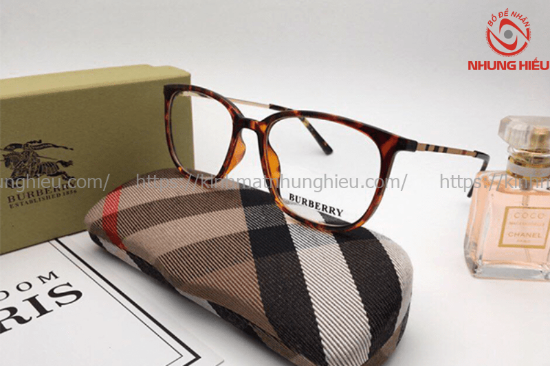 Gọng kính cận Burberry