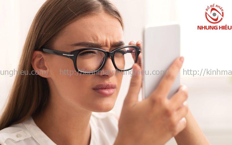 Đeo kính thấp hơn độ cận có sao không?