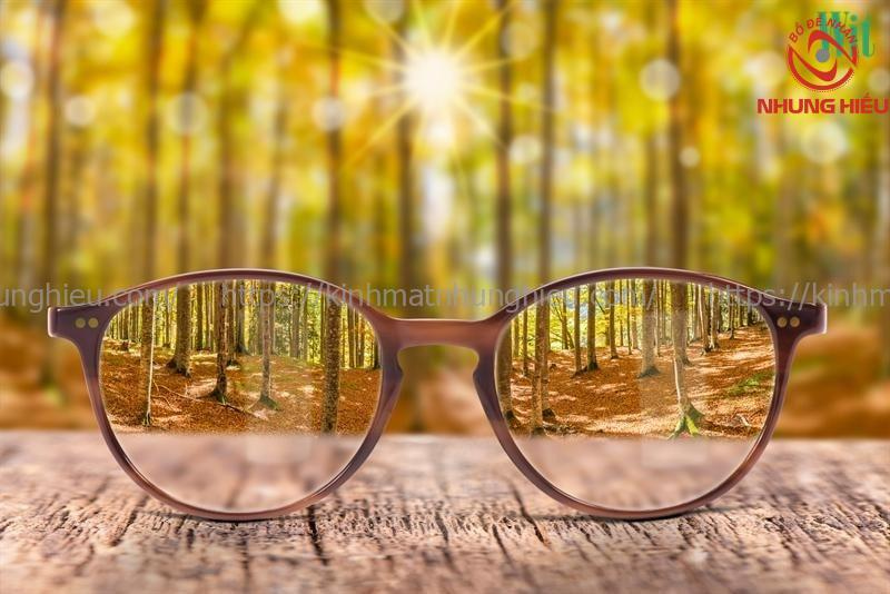 Tròng Kính Đổi Màu Essilor Transitions Gen 8 Giá Tốt 2026 4 tròng kính essilor transitions
