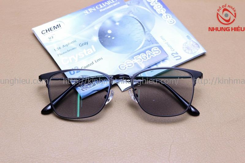 có nên đeo kính cận đổi màu có nên đeo kính cận đổi màu