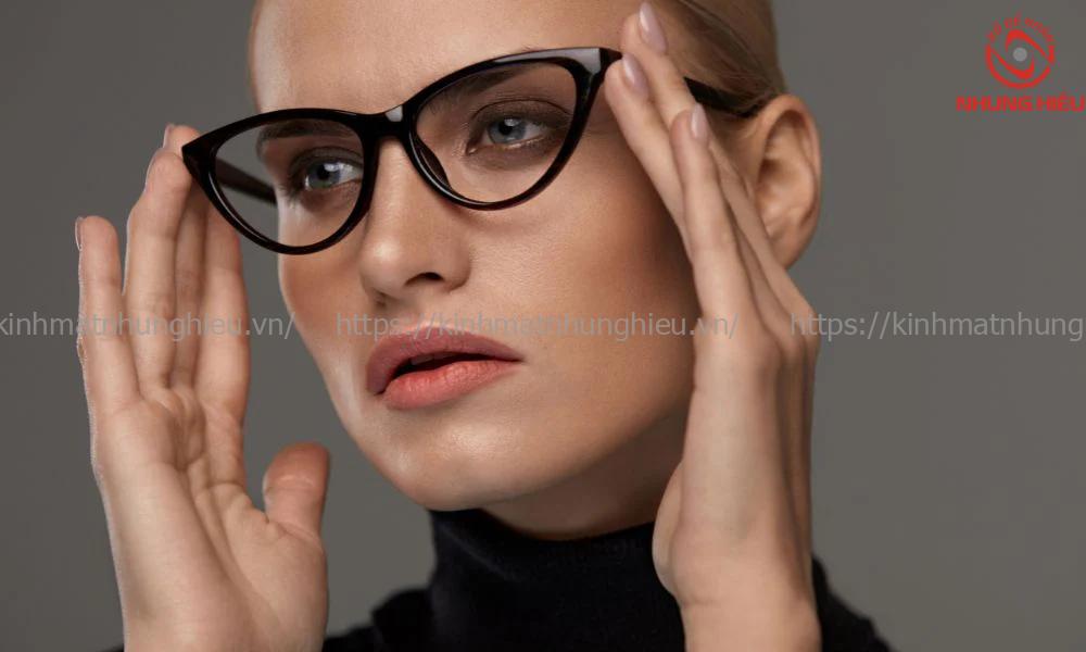 Mẫu kính cận cho người mặt tròn dài