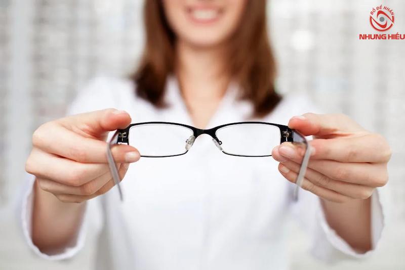 Bác sĩ không có nhu cầu mổ cận