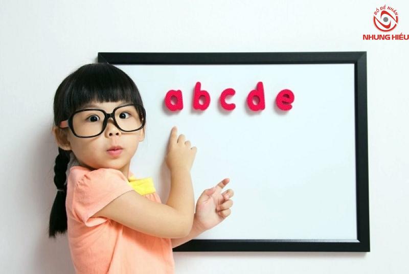 Loạn thị bẩm sinh là gì