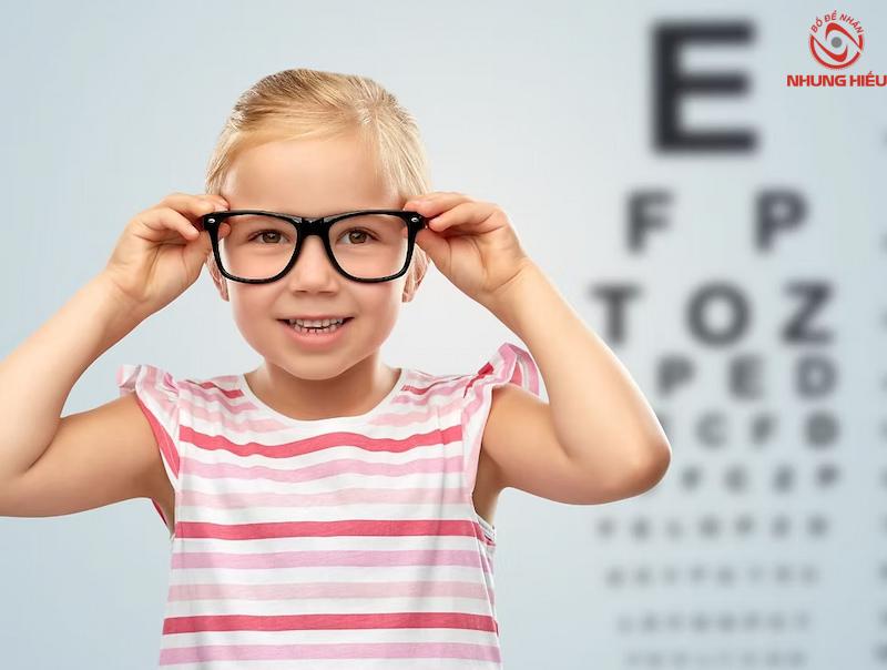 Loạn thị bẩm sinh có nguy hiểm không
