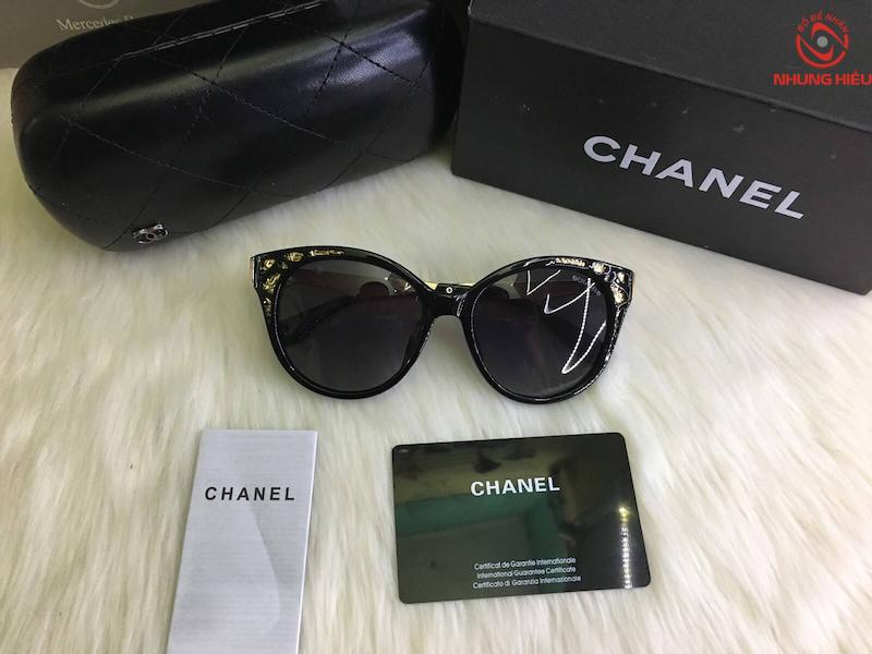 Hãng kính mắt nổi tiếng Chanel