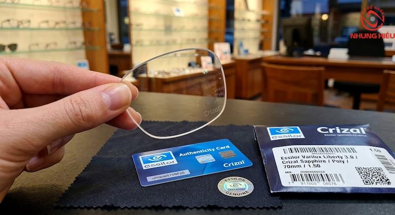 Kính loạn thị thương hiệu Essilor
