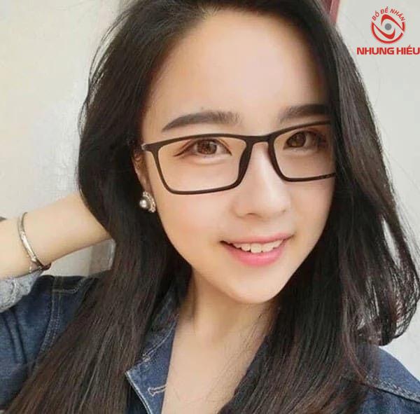 Mặt dài nên đeo kính gì