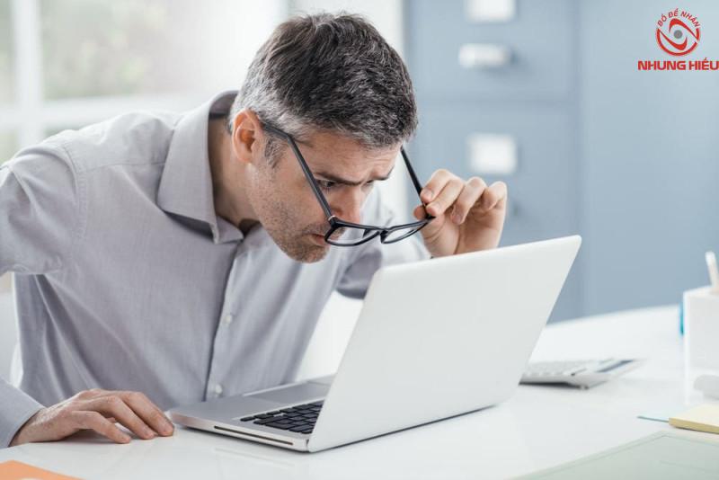 Có nên mua kính cận trên mạng